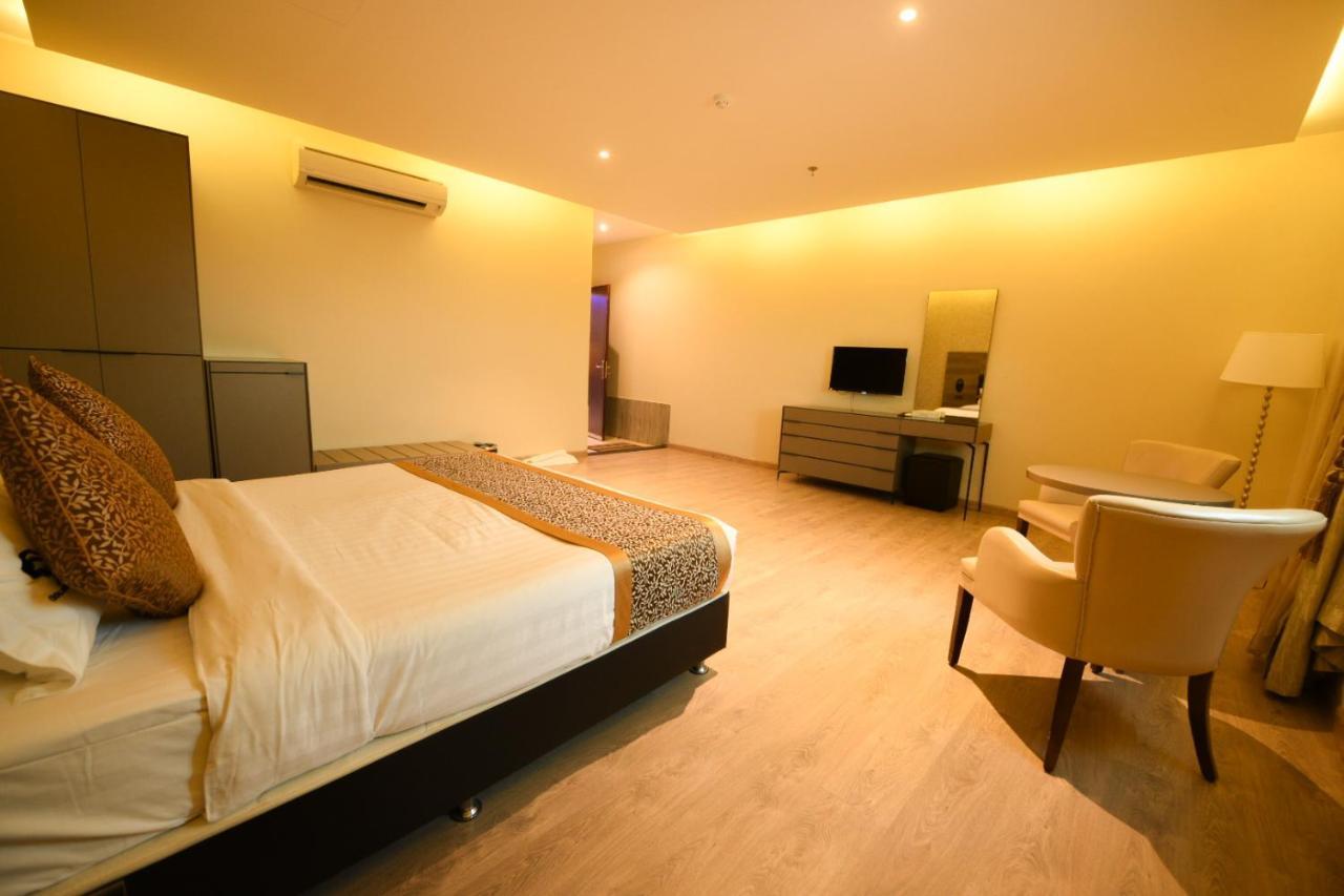 Hotel & Resort Golden Marina Janbu Zewnętrze zdjęcie